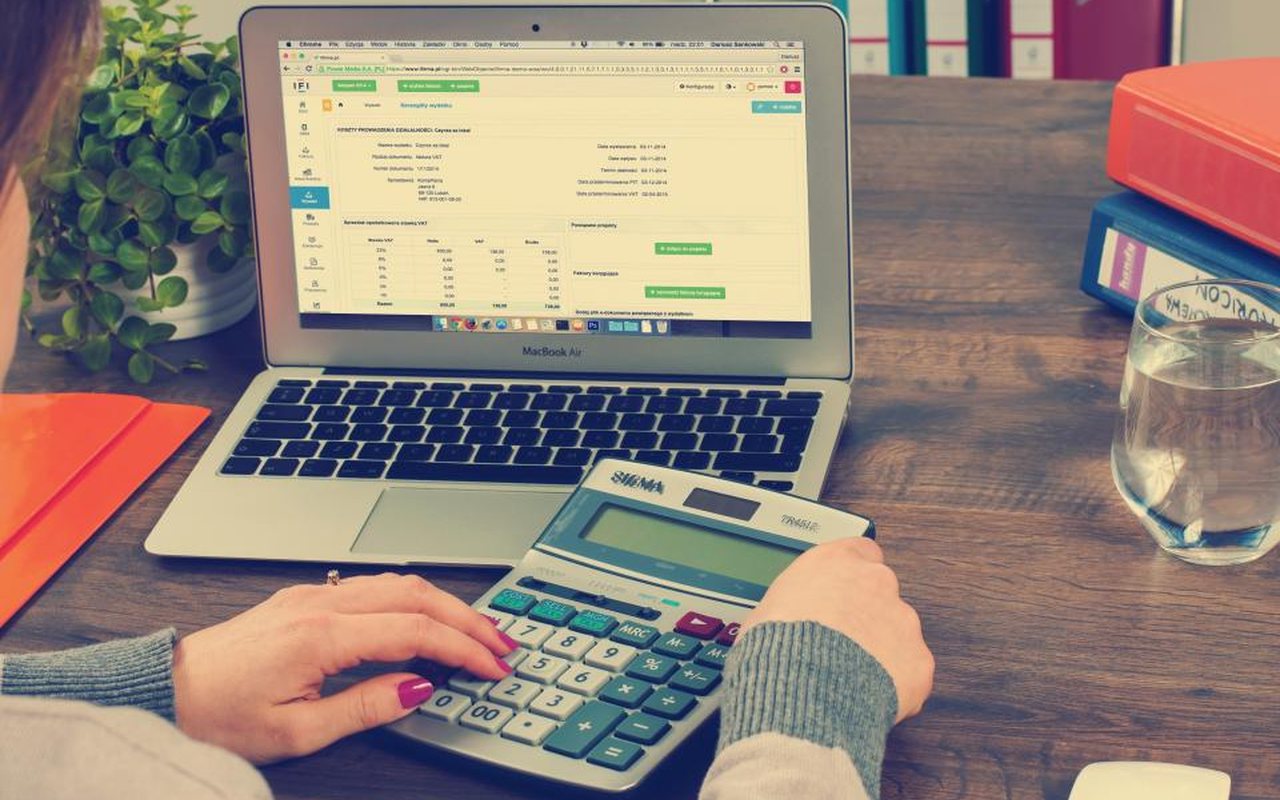 Calculator and figures on a desk, used to work out what pest control costs in Missouri City